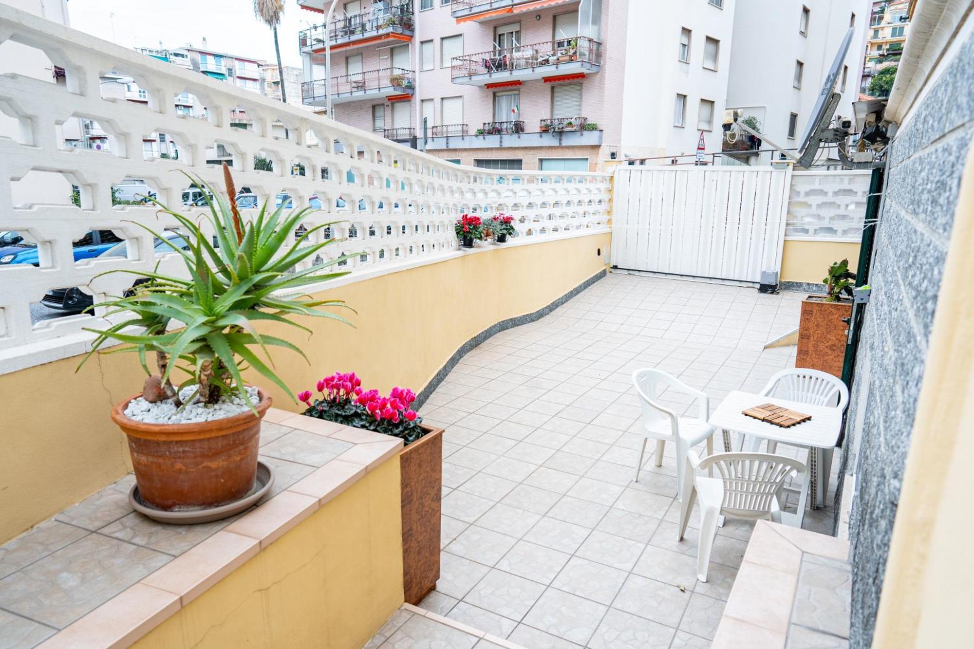 Casa Stefi Sunremo - Parcheggio Privato, 500 Mt Dalla Spiaggia Sanremo Exteriör bild